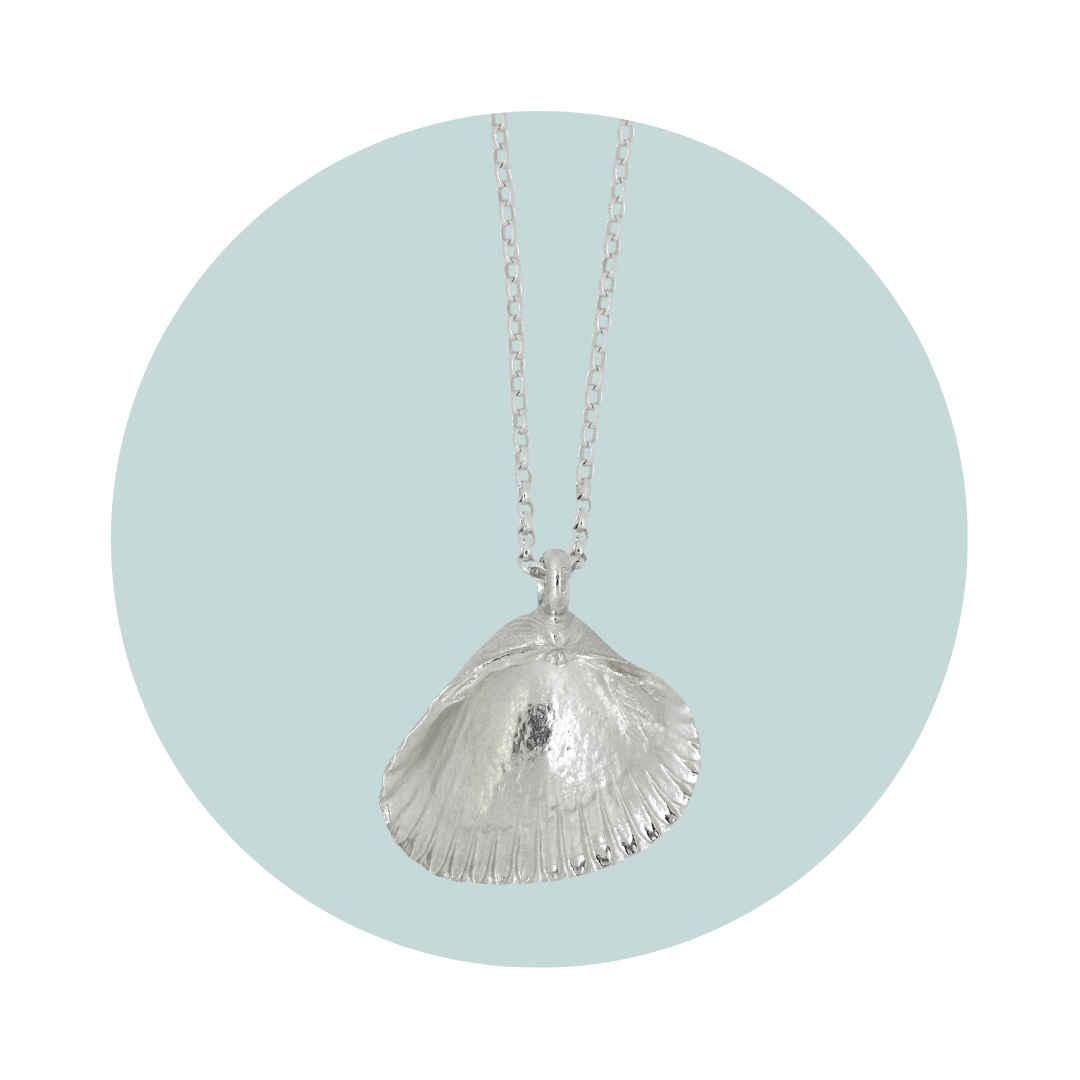 LARGE COCKLE SHELL NECKLACE